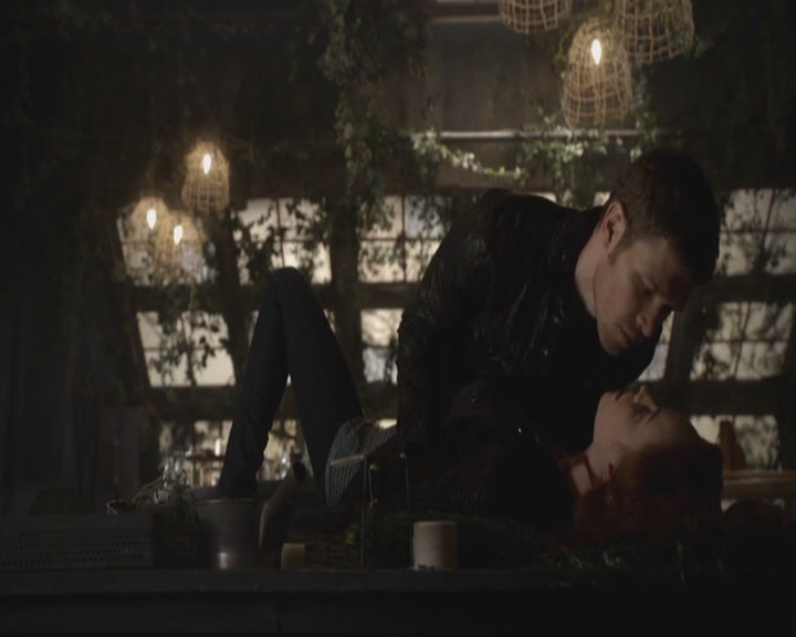 VampireDiariesWorld-dot-org_TheOriginals1x18TheBigUneasy0981.jpg