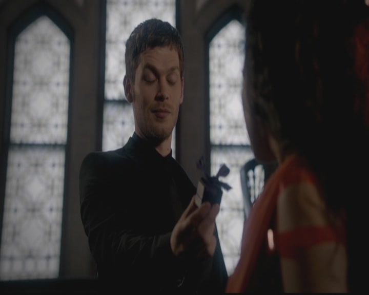 VampireDiariesWorld-dot-org_TheOriginals1x18TheBigUneasy1439.jpg