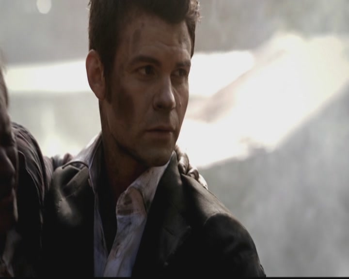 VampireDiariesWorld-dot-org_TheOriginals1x19AnUnblinkingDeath0611.jpg