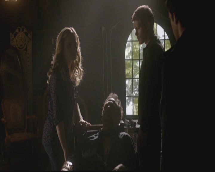 VampireDiariesWorld-dot-org_TheOriginals1x19AnUnblinkingDeath0826.jpg