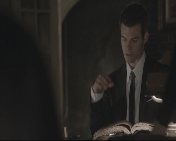 VampireDiariesWorld-dot-org_TheOriginals1x21TheBattleOfNewOrleans-deletedscene0035.jpg