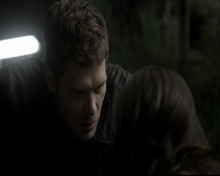 VampireDiariesWorld-dot-org_TheOriginals1x21TheBattleOfNewOrleans0606.jpg