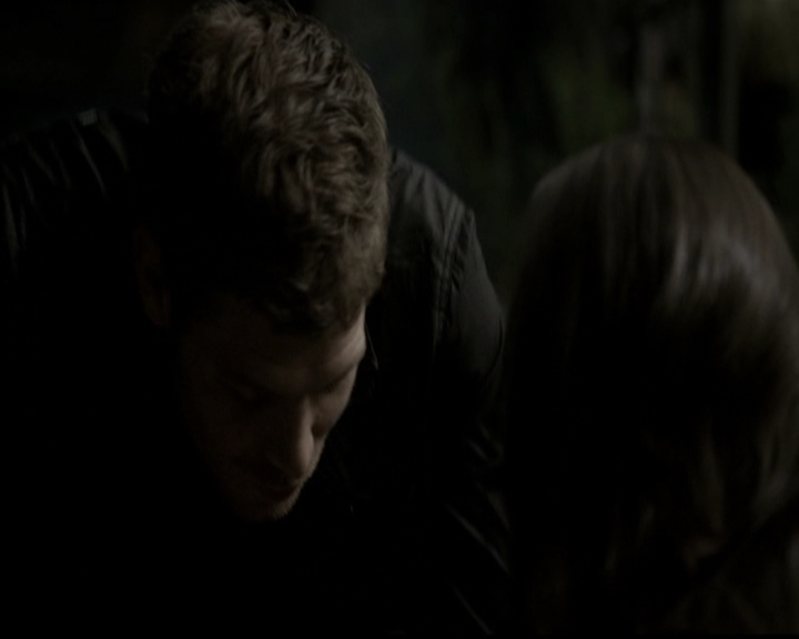 VampireDiariesWorld-dot-org_TheOriginals1x21TheBattleOfNewOrleans0624.jpg