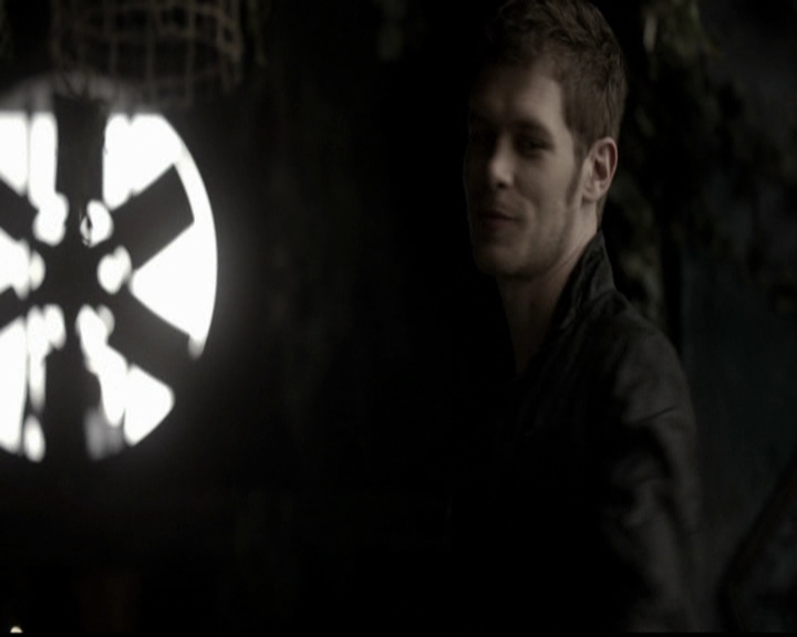 VampireDiariesWorld-dot-org_TheOriginals1x21TheBattleOfNewOrleans0629.jpg