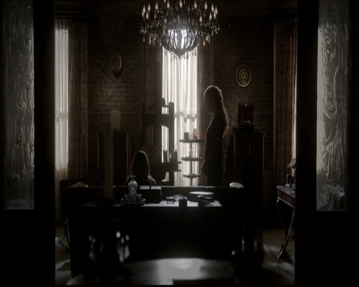 VampireDiariesWorld-dot-org_TheOriginals1x21TheBattleOfNewOrleans0829.jpg