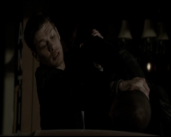 VampireDiariesWorld-dot-org_TheOriginals1x21TheBattleOfNewOrleans1703.jpg