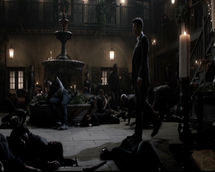 VampireDiariesWorld-dot-org_TheOriginals1x21TheBattleOfNewOrleans1793.jpg