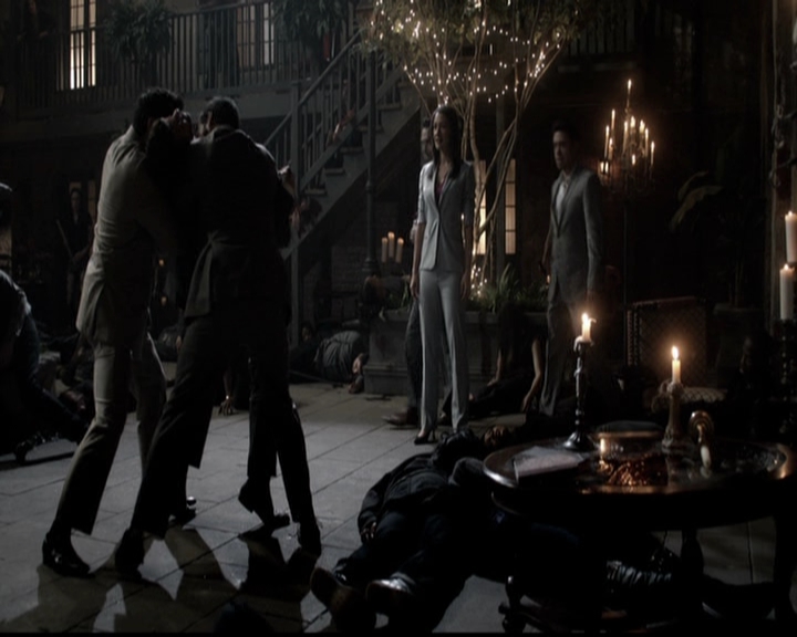 VampireDiariesWorld-dot-org_TheOriginals1x21TheBattleOfNewOrleans1806.jpg