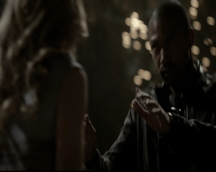 VampireDiariesWorld-dot-org_TheOriginals1x21TheBattleOfNewOrleans2206.jpg