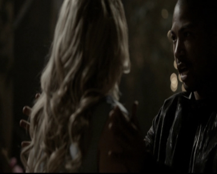 VampireDiariesWorld-dot-org_TheOriginals1x21TheBattleOfNewOrleans2207.jpg