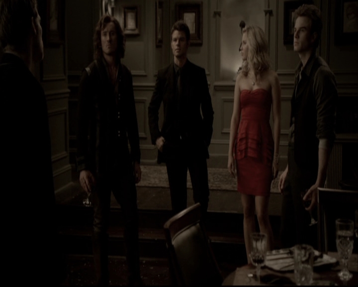 VampireDiariesWorld-dot-org_TheOriginalsS1-TheOriginalVampires-ABiteSizesStory0194.jpg