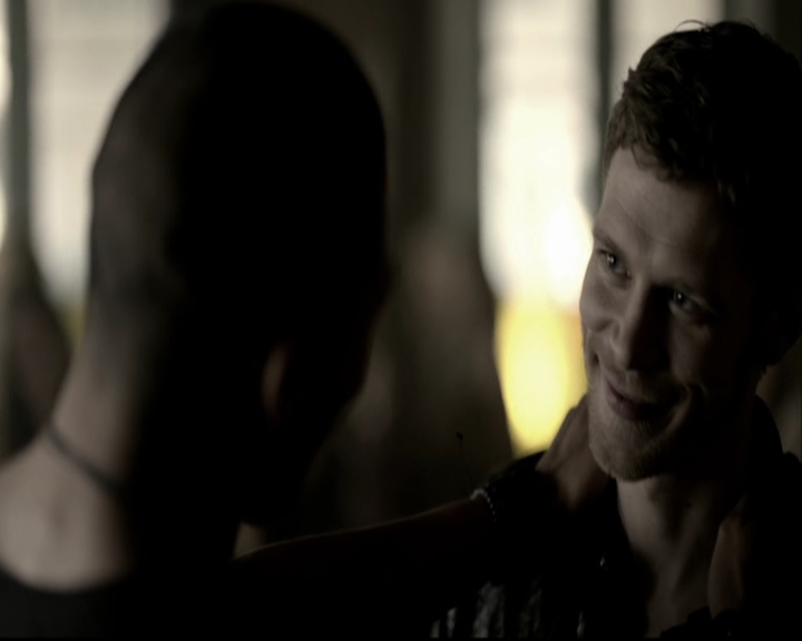 VampireDiariesWorld-dot-org_TheOriginalsS1-TheOriginalVampires-ABiteSizesStory0269.jpg