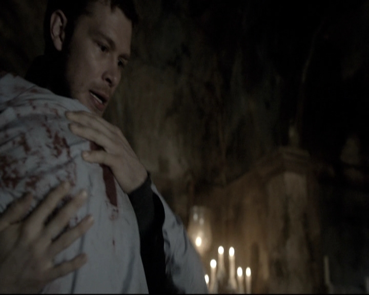 VampireDiariesWorld_dot_nl-TheOriginals_2x06WheelInsidetheWheel2000.jpg