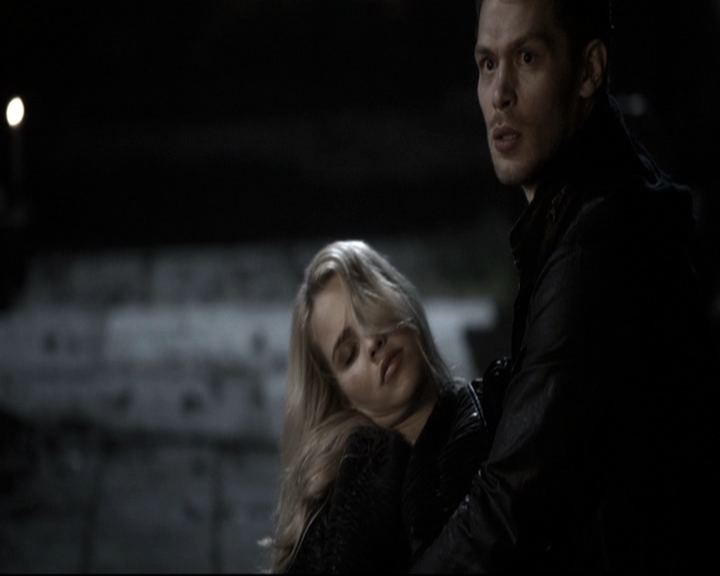 VampireDiariesWorld_dot_nl-TheOriginals_2x09TheMapOfMoments1819.jpg