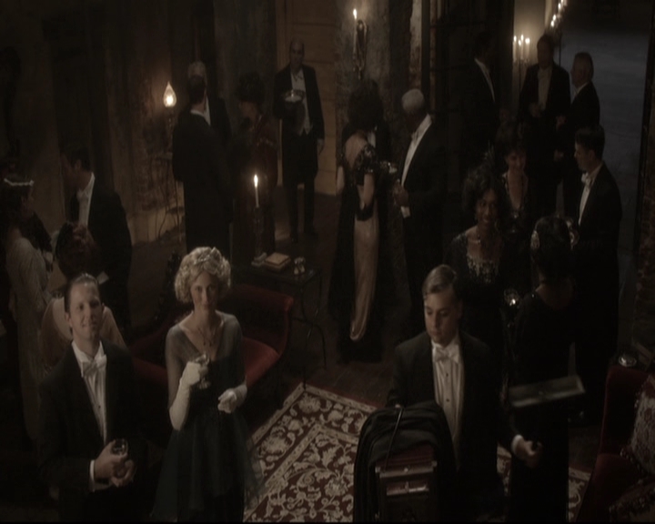 VampireDiariesWorld_dot_nl-TheOriginals_2x09TheMapOfMoments1945.jpg