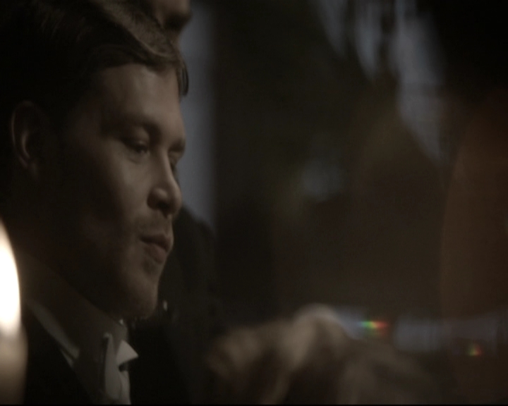 VampireDiariesWorld_dot_nl-TheOriginals_2x09TheMapOfMoments1950.jpg