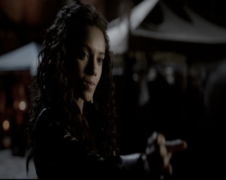 VampireDiariesWorld_dot_nl-TheOriginals_2x15TheyAllAskedForYou2256.jpg