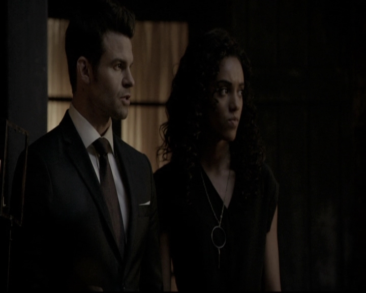 VampireDiariesWorld_dot_nl-TheOriginals_2x18NightHasAThousandEyes1945.jpg