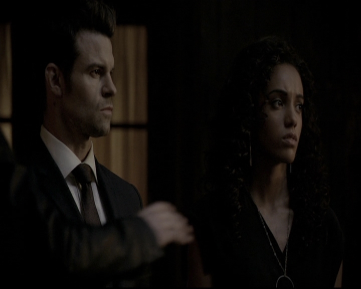 VampireDiariesWorld_dot_nl-TheOriginals_2x18NightHasAThousandEyes1984.jpg