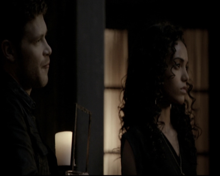 VampireDiariesWorld_dot_nl-TheOriginals_2x18NightHasAThousandEyes1994.jpg