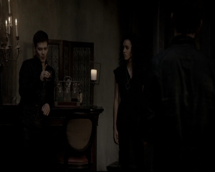 VampireDiariesWorld_dot_nl-TheOriginals_2x18NightHasAThousandEyes2001.jpg