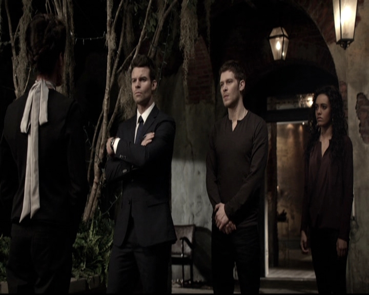 VampireDiariesWorld_dot_nl-TheOriginals_2x19WhenTheLeveeBreaks0142.jpg