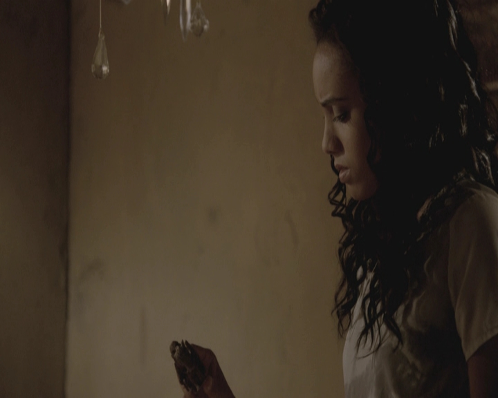 VampireDiariesWorld-dot-nl_TheOriginals-2x20CityBeneathTheSea-DeletedScenes0005.jpg