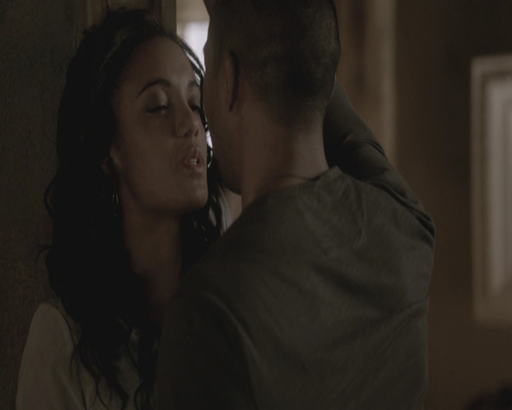 VampireDiariesWorld-dot-nl_TheOriginals-2x20CityBeneathTheSea-DeletedScenes0019.jpg