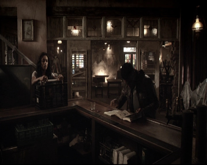 VampireDiariesWorld_dot_nl-TheOriginals_2x20CityBeneathTheSea0506.jpg