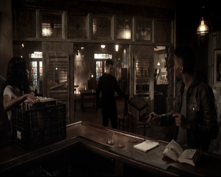 VampireDiariesWorld_dot_nl-TheOriginals_2x20CityBeneathTheSea0517.jpg