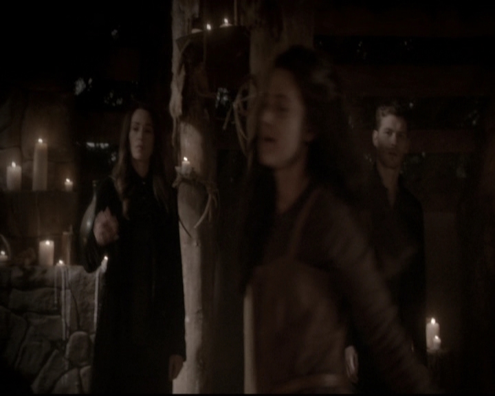 VampireDiariesWorld_dot_nl-TheOriginals_2x20CityBeneathTheSea0711.jpg