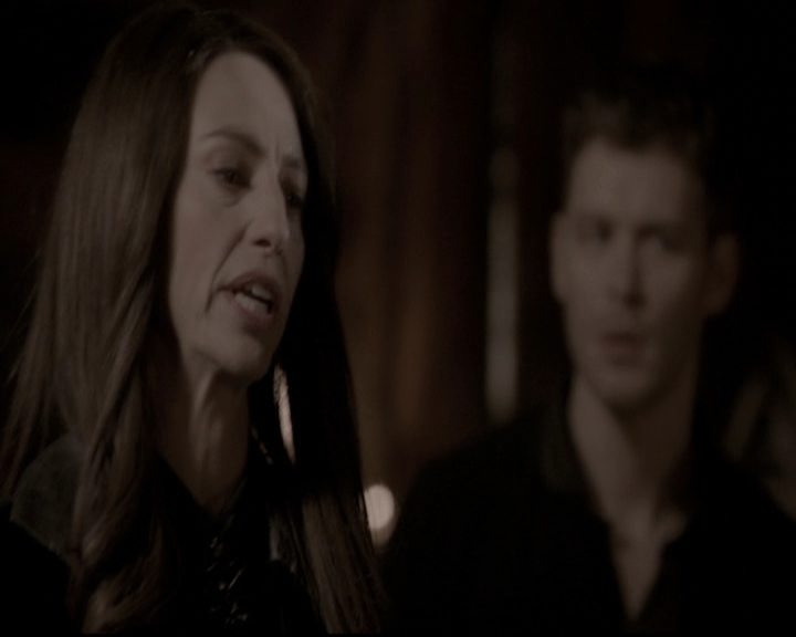 VampireDiariesWorld_dot_nl-TheOriginals_2x20CityBeneathTheSea0716.jpg