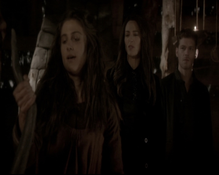 VampireDiariesWorld_dot_nl-TheOriginals_2x20CityBeneathTheSea0723.jpg