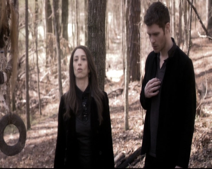 VampireDiariesWorld_dot_nl-TheOriginals_2x20CityBeneathTheSea1527.jpg