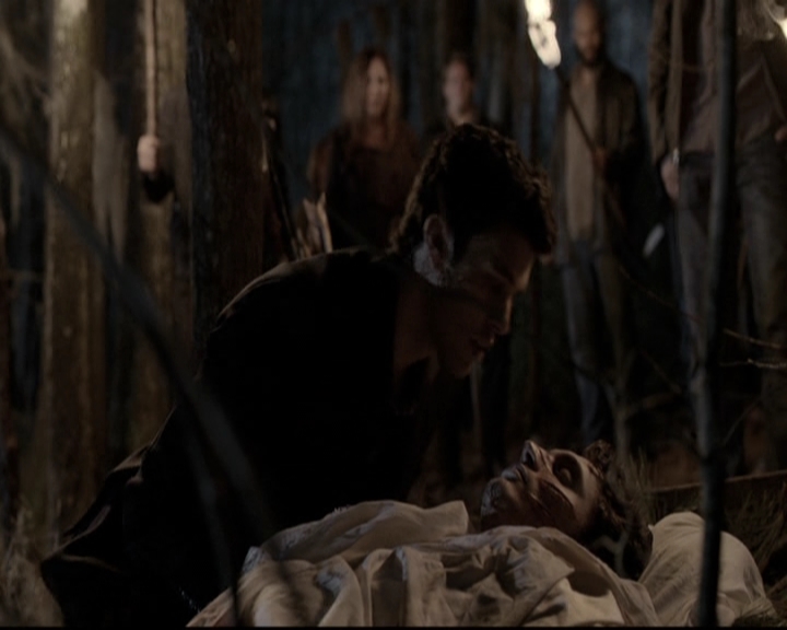 VampireDiariesWorld_dot_nl-TheOriginals_2x20CityBeneathTheSea2050.jpg