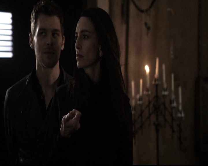 VampireDiariesWorld_dot_nl-TheOriginals_2x21FireWithFire0527.jpg