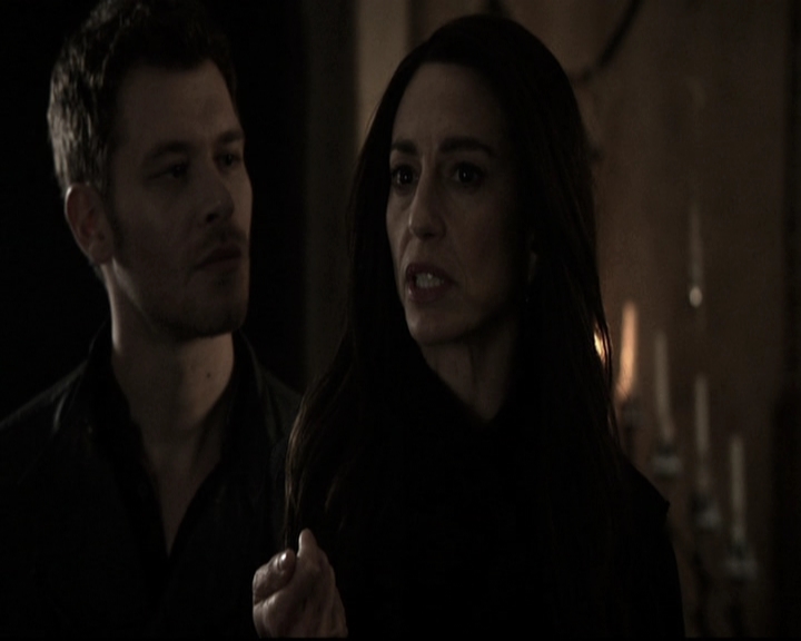 VampireDiariesWorld_dot_nl-TheOriginals_2x21FireWithFire0536.jpg