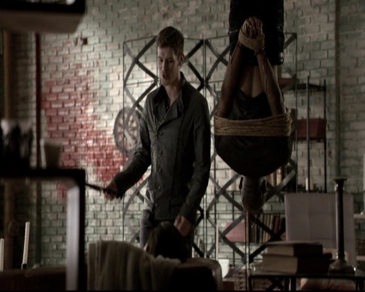 VampireDiariesWorld_dot_nl-TheOriginals_2x21FireWithFire0804.jpg