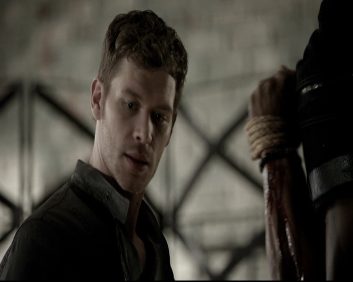 VampireDiariesWorld_dot_nl-TheOriginals_2x21FireWithFire0812.jpg