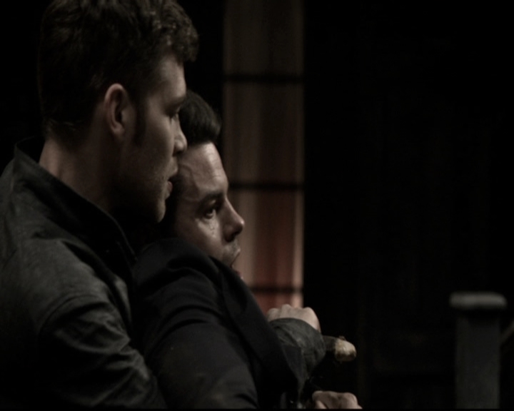 VampireDiariesWorld_dot_nl-TheOriginals_2x21FireWithFire1414.jpg