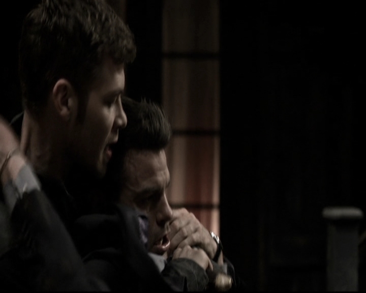 VampireDiariesWorld_dot_nl-TheOriginals_2x21FireWithFire1415.jpg