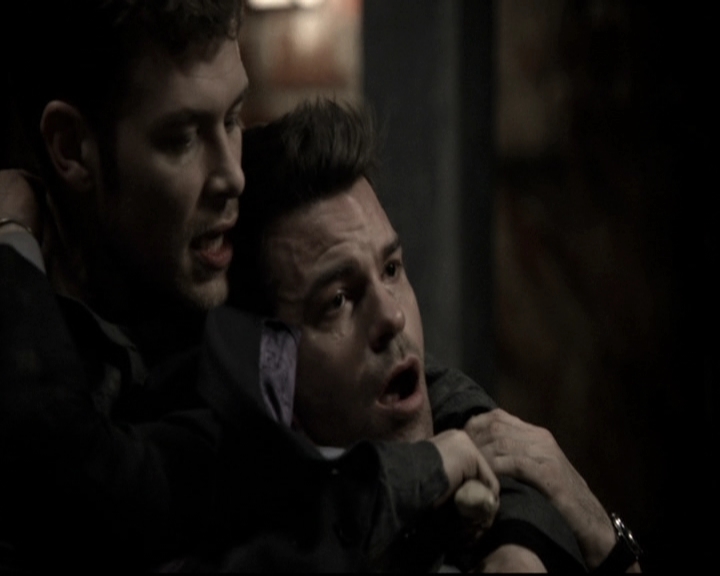 VampireDiariesWorld_dot_nl-TheOriginals_2x21FireWithFire1417.jpg