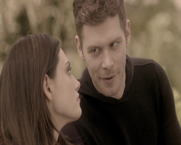 VampireDiariesWorld-dot-nl_TheOriginals-2x22AshesToAshes-DeletedScenes0024.jpg