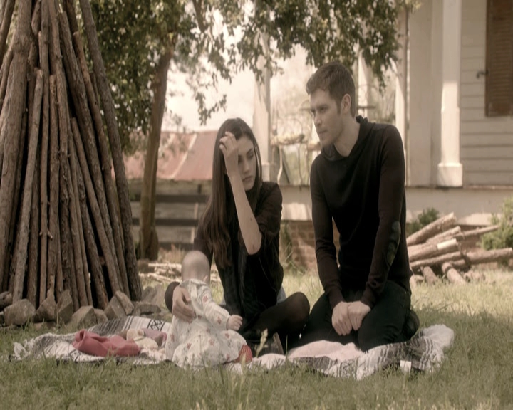 VampireDiariesWorld-dot-nl_TheOriginals-2x22AshesToAshes-DeletedScenes0031.jpg