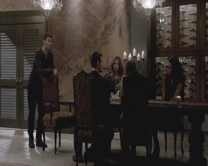 VampireDiariesWorld-dot-nl_TheOriginals-S3GagReel0016.jpg