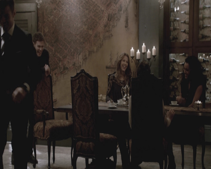 VampireDiariesWorld-dot-nl_TheOriginals-S3GagReel0028.jpg