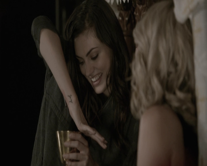 VampireDiariesWorld-dot-nl_TheOriginals-S3GagReel0081.jpg