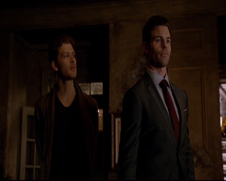 VampireDiariesWorld-dot-nl_TheOriginals_3x01ForTheMillemnium0474.jpg