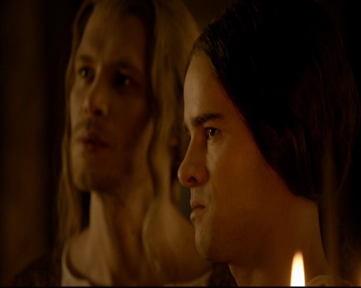 VampireDiariesWorld-dot-nl_TheOriginals_3x01ForTheMillemnium1136.jpg