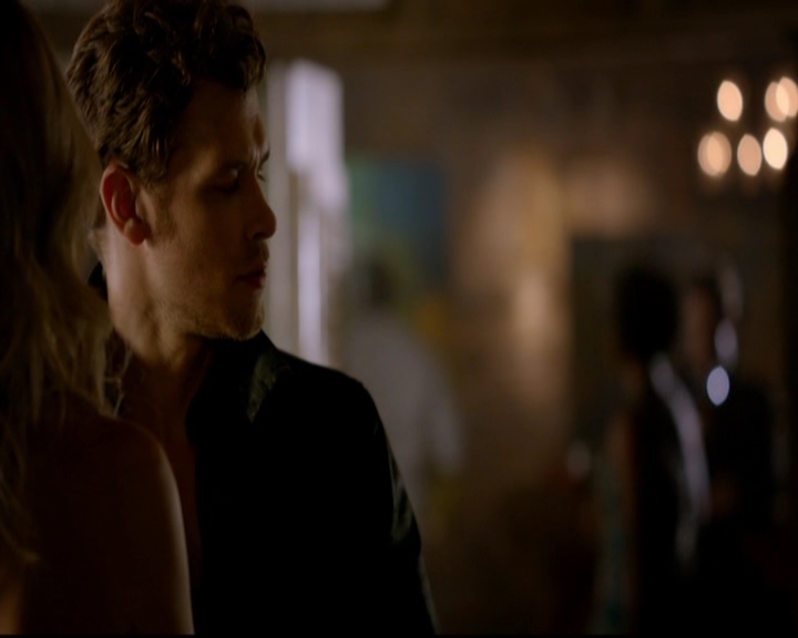 VampireDiariesWorld-dot-nl_TheOriginals_3x01ForTheMillemnium1257.jpg